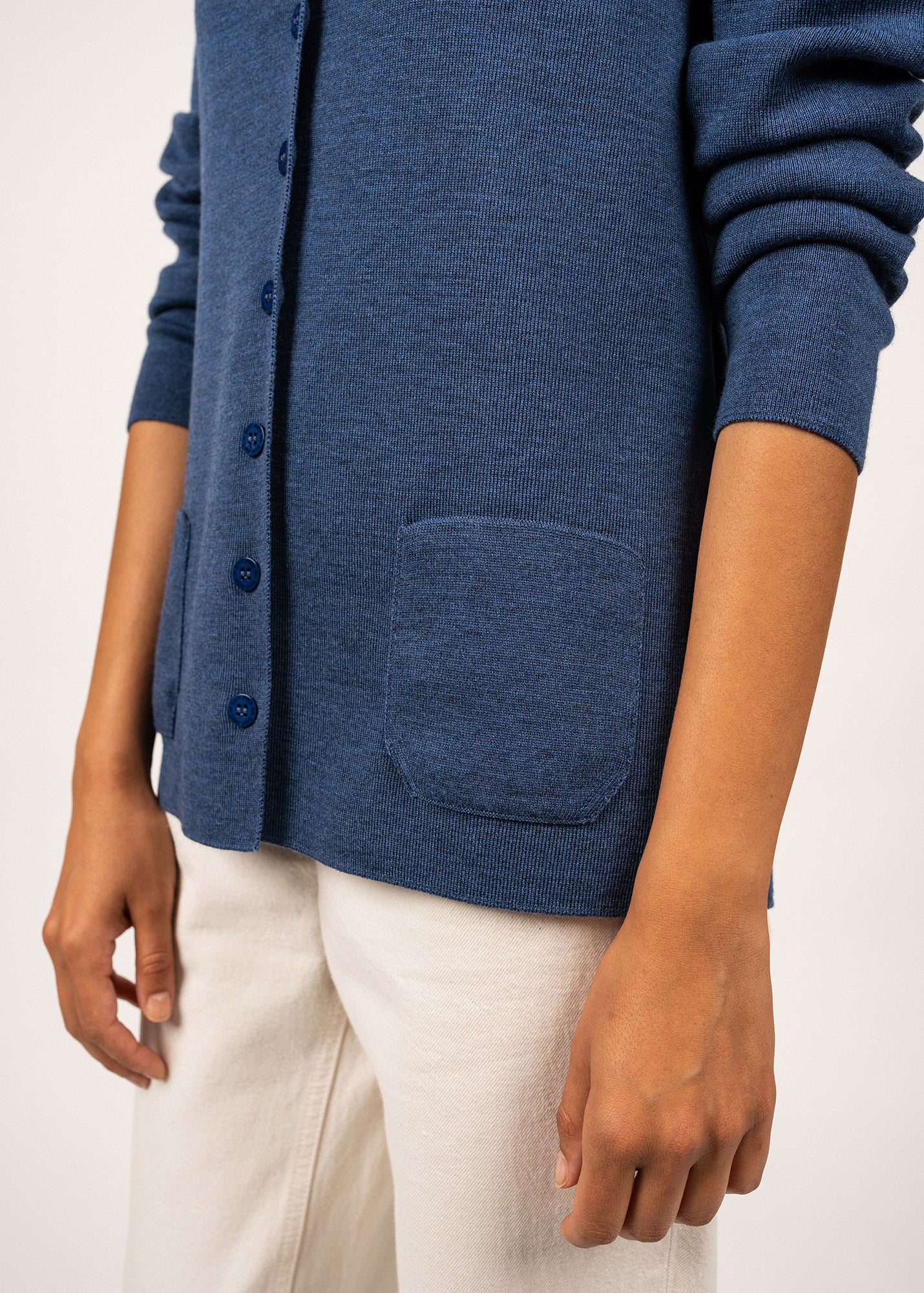 Blainville V neck cardigan - buttoned, in soft wool (JEAN) - Image 5