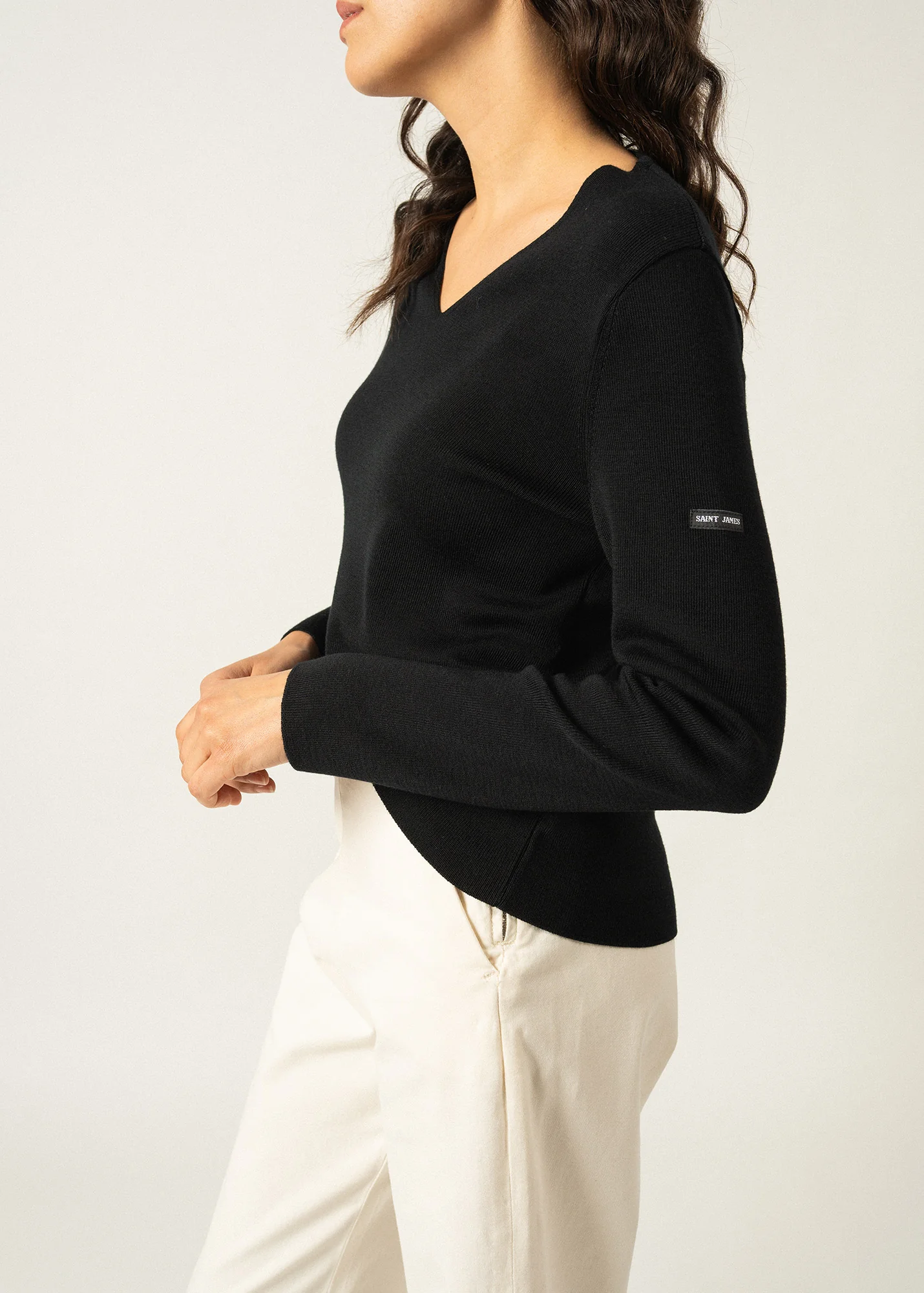 Brehat V neck jumper - in soft wool (NOIR) - Image 4