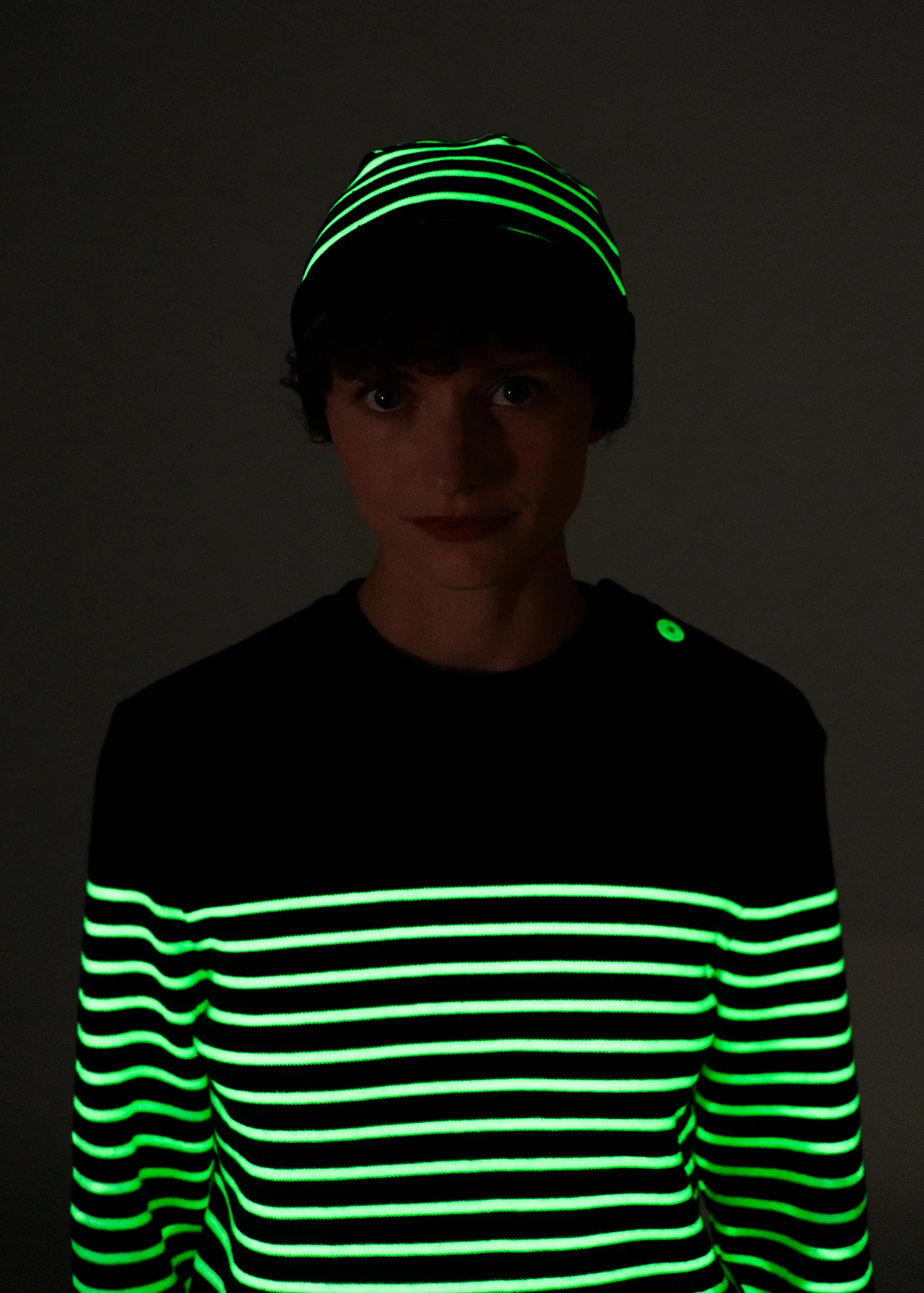 Glow-In-The-Dark Beanie - in wool (NAVY/PHOSPHORESCENT) - Image 2